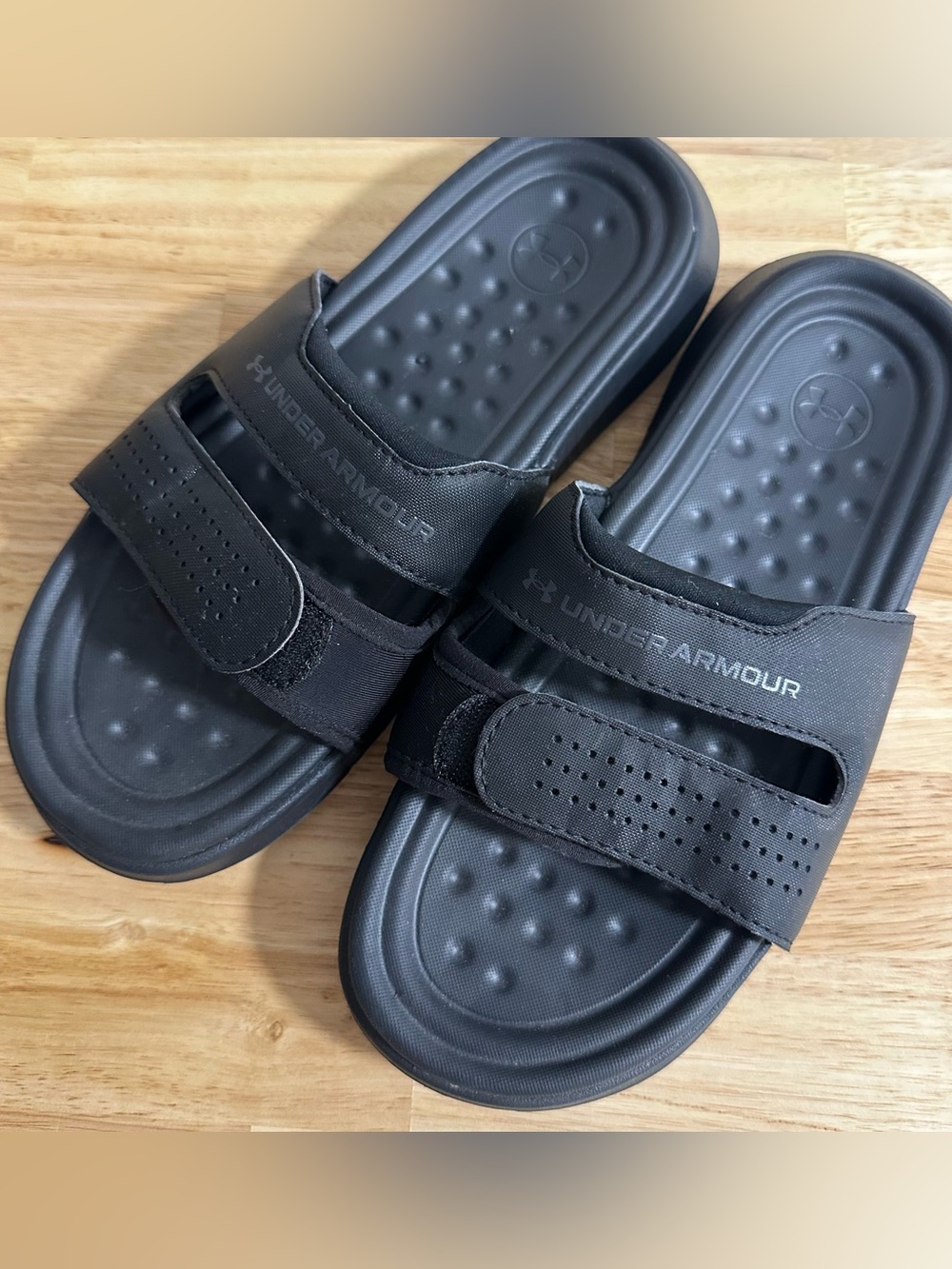 Women’s Under Armour Black Textured Slide with Logo Tag